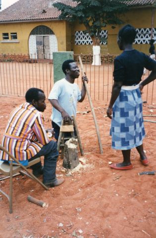 Workshop for building mobility aids for handicapped individuals. 
Workshop for building mobility aids for disabled individuals; run in partnership with the Angola Secretariat of State for Social Affairs (SEAS).
